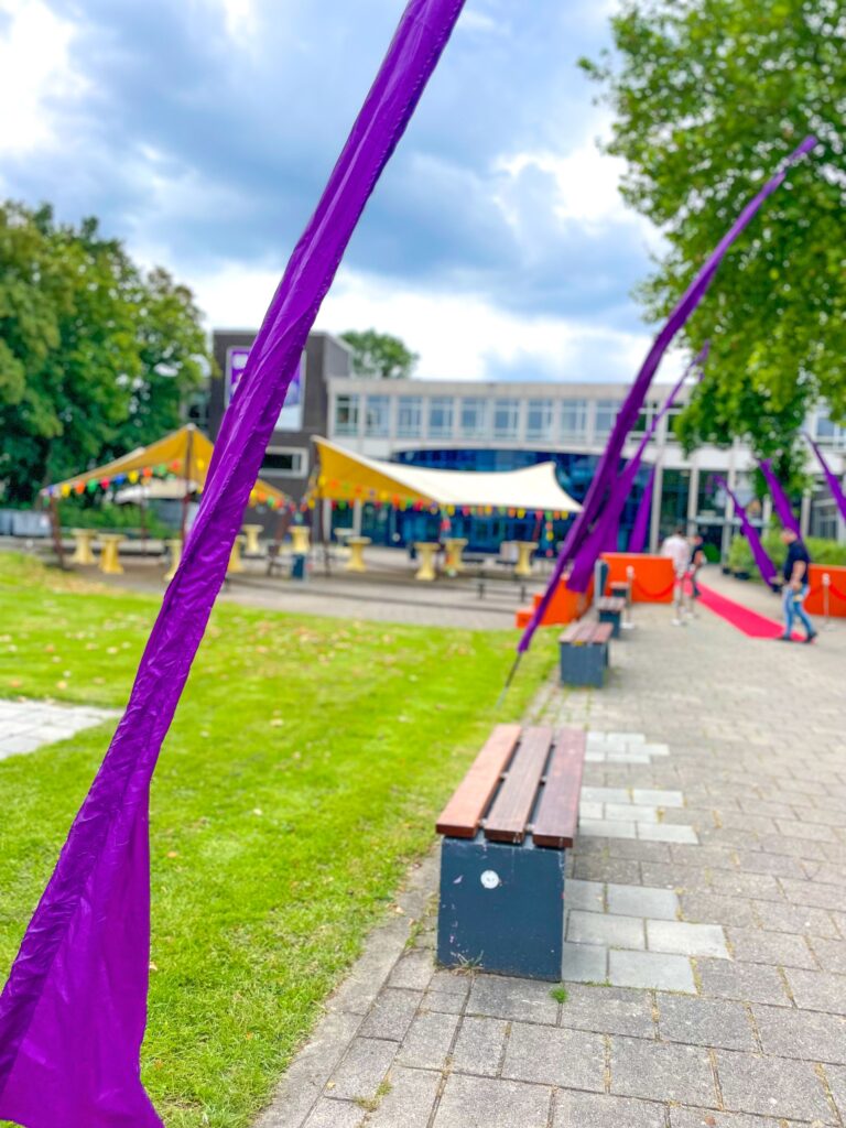 Feestelijke versiering na uitslag eerste tijdvak